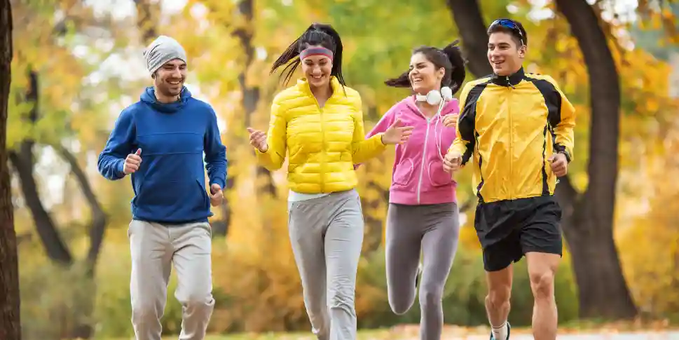 Siapa sih yang kepingin sakit atau badan keliatan gak terawat. So, jogging bisa jadi solusinya. Yuk pahami manfaat jogging