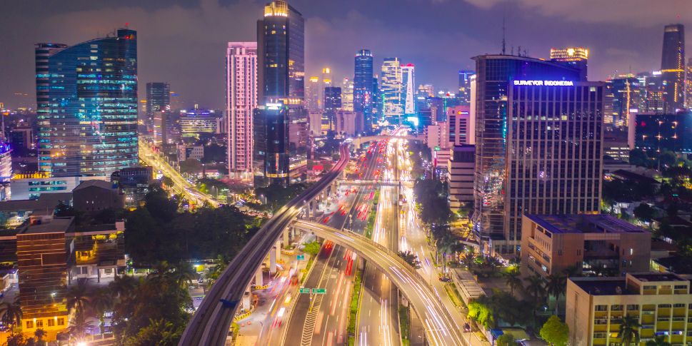 sebuah cerpen tentang kota yang tak pernah tidur; Jakarta saat malam