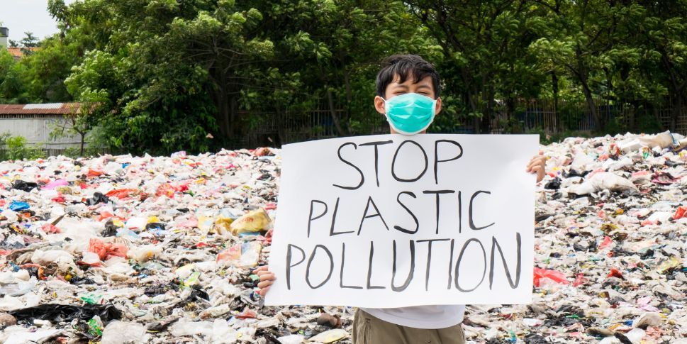 kampanye bhay plastic adalah kampanye yang dicetuskan oleh telkomsel sebagai aksi mengurangi sampah plastik