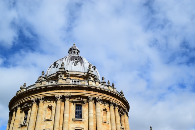 Oxford University, Majalah Sunday