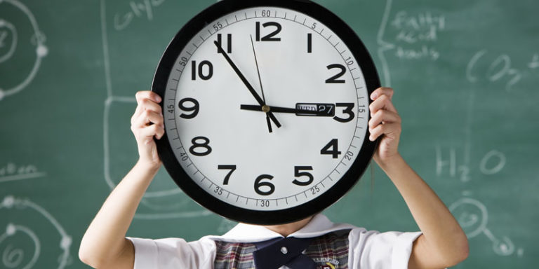 Jam tidur adalah tempat kita harus beristirahat di pagi hari sampai sore hari. Dimana badan kita butuh istirahat yang cukup