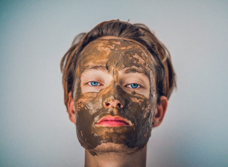 Skincare Tanpa Label Pria tetap bisa efektif! Kenali jenis kulitmu dan pilih produk yang sesuai tanpa harus terpaku pada label "For Men".