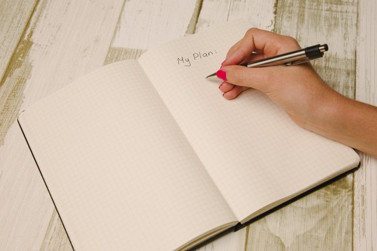 Pelajari kebiasaan sederhana untuk Keep Things Organized Easily agar hidup lebih rapi, teratur, dan produktif setiap hari!