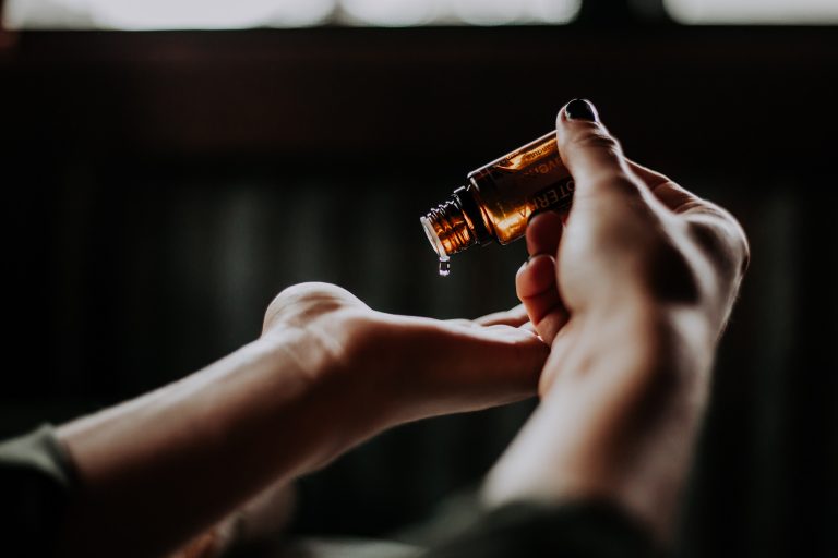 Essence dan Serum: Beda atau Sama?