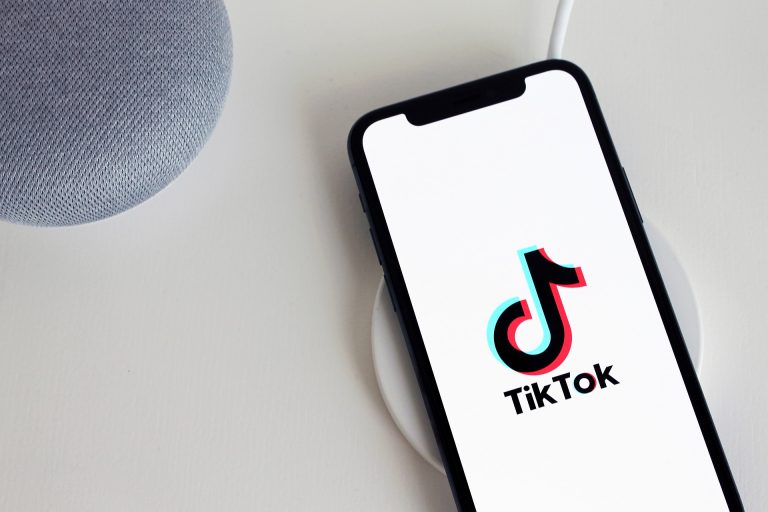 Temukan Tips Mengatasi Kecanduan Tiktok agar tetap fokus belajar dan persiapan ujian tanpa gangguan media sosial.