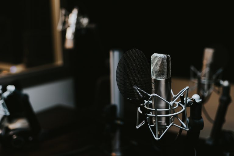 5 Podcast Pengembangan Diri yang Wajib Kamu Denger!