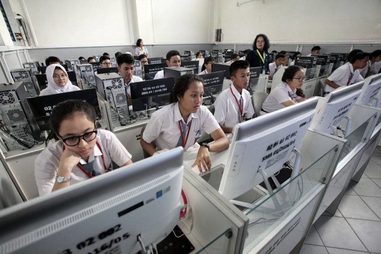 Temukan daftar SMA Terbaik versi LTMPT berdasarkan nilai UTBK 2020. Lihat peringkat sekolah unggulan di Indonesia!