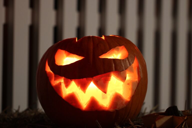 Halloween dan Manusia