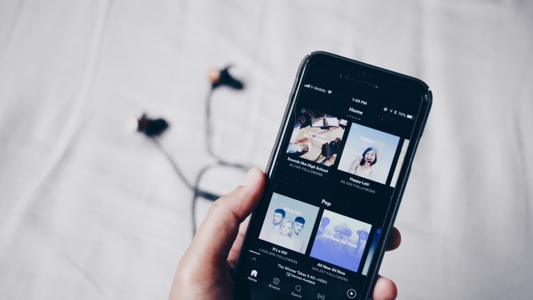 Bosan dengan playlist lama? Temukan lagu-lagu terbaru yang sedang hits minggu ini untuk menemani harimu dengan nuansa segar