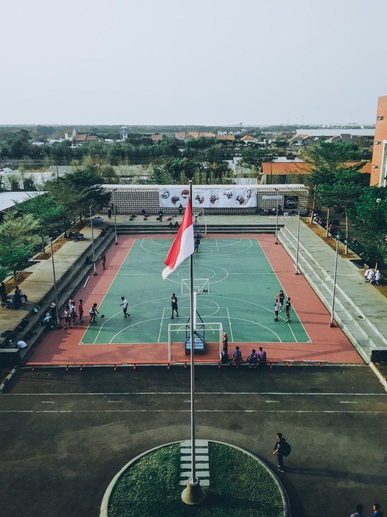 Bagaimana Seseorang Mendirikan Sekolah?