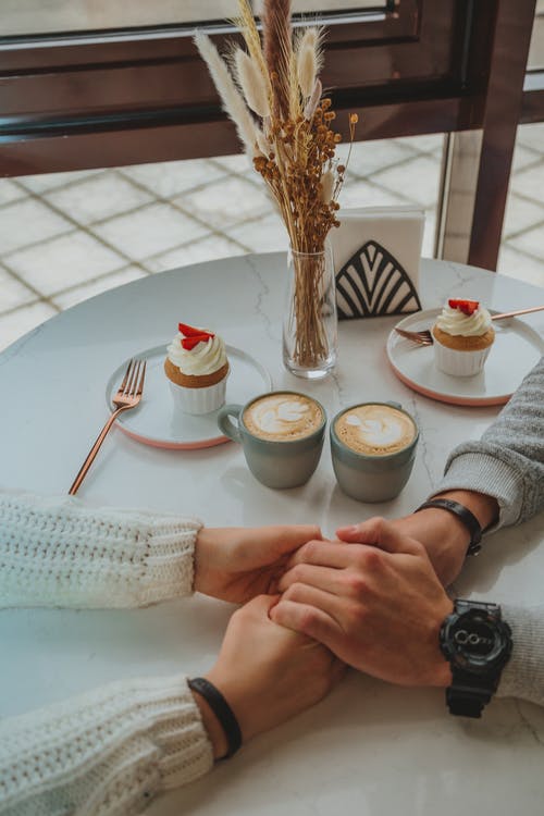 Berhubungan Seks Sama Pacar: Konsensus atau Karena Takut Kehilangan?