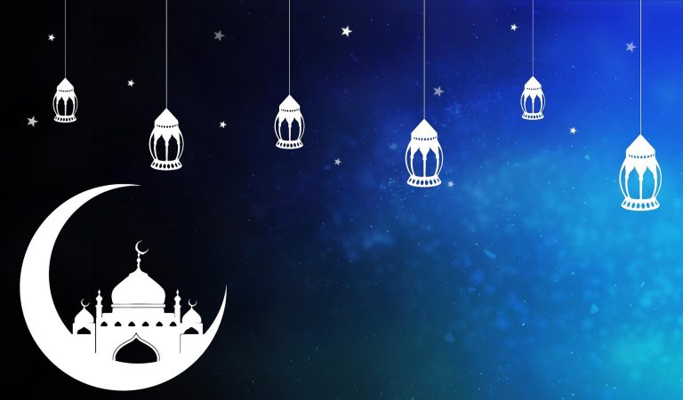 Puisi Ramadan ini menggambarkan momen sahur dan berbuka dengan hidangan lezat, meresapi keindahan bulan suci dalam keseharian penuh berkah.