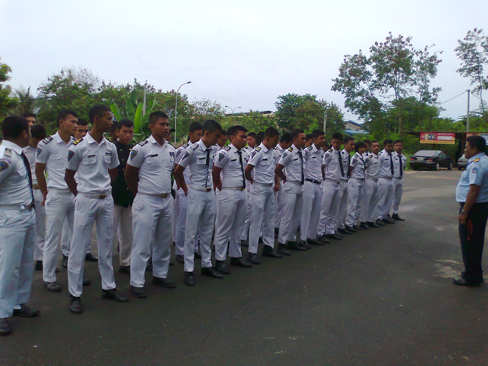 Punya cita-cita jadi pelaut itu bukan hanya lagu lho! Kamu bisa mewujudkannya dengan jadi anak pelayaran. Ngapain aja tuh? Cek selengkapnya!