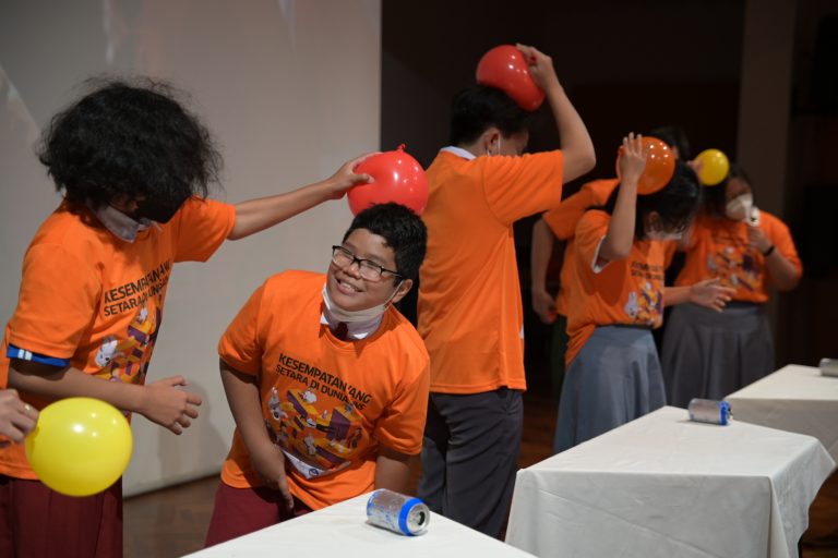 Di tahun 2022 ini Science Film Festival 2022 mengajak 55 anak muda untuk memahami “Kesempatan yang Setara di Dunia Sains“, cek yuk!