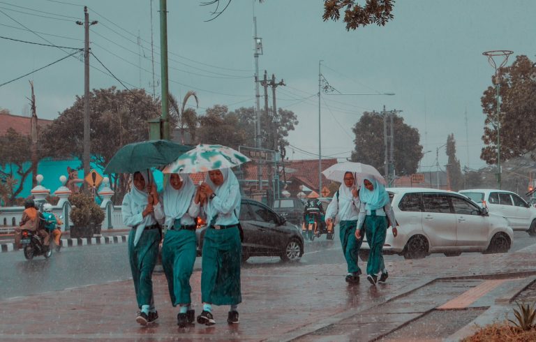 menjaga kondisi tubuh saat musim hujan