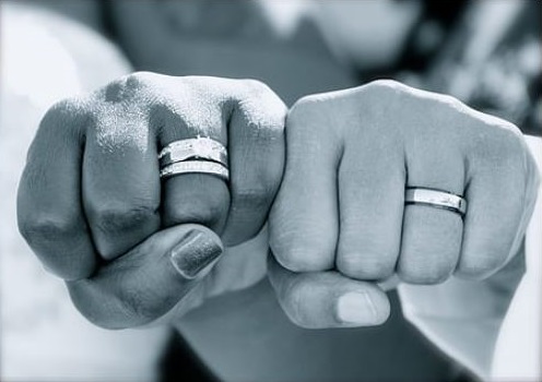 Dengan memahami risiko pernikahan dini, kamu bisa lebih berfokus pada pengembangan diri kamu terlebih dahulu