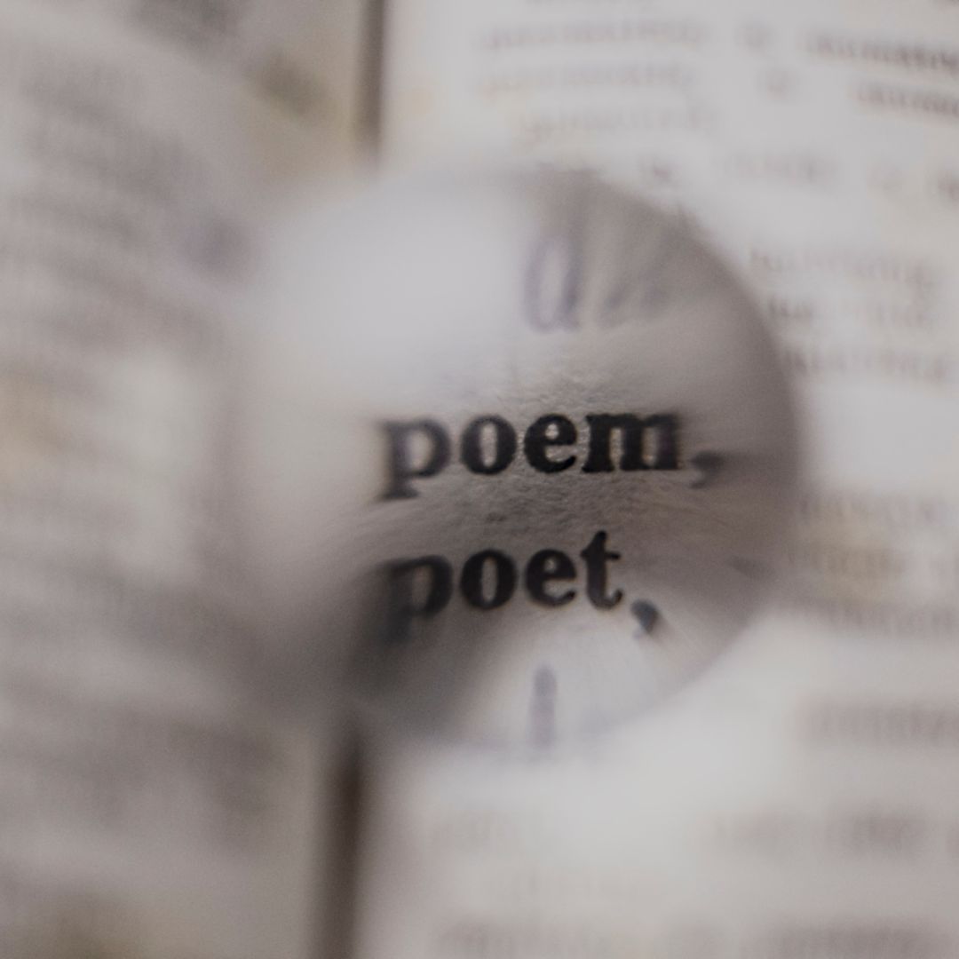 Puisi lama, ciri-ciri dan jenisnya