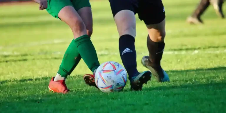 Siapa sih yang gak jengkel kalau waktu main bola dicurangi lawan? Wait, sabar, mental juara perlu belajar menguasai emosi. Cek selengkapnya!
