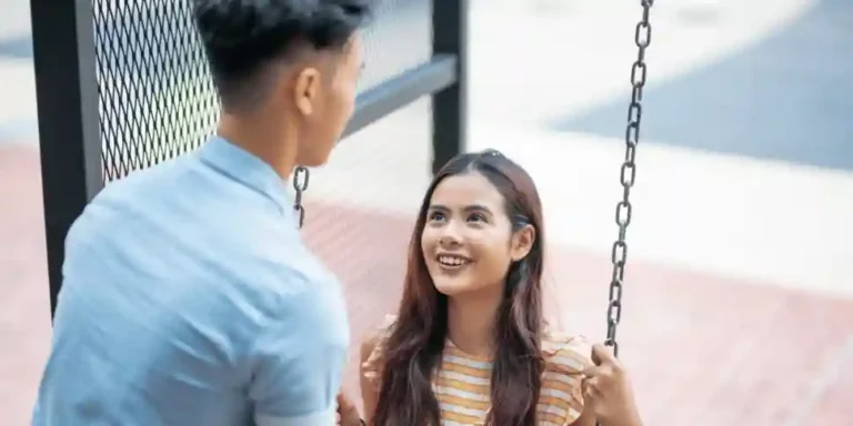 Mau deket sama orang, eh ternyata dia "tim gagal move on". Daripada bingung, cek tips pdkt ke gamon berikut ini!