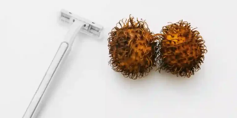 Girls, kebersihan alat kelaminmu perlu dijaga lho. Maka dari itu yuk kita cari tahu manfaat mencukur rambut kemaluan!