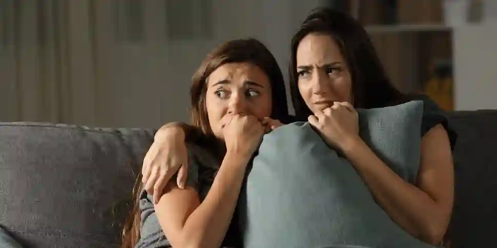 Kebanyakan film horror yang kalian nonton itu dari Amerika, Korea, Jepang, dan Indonesia. Nahh Mimin mau rekomendasi film horror Thailand!