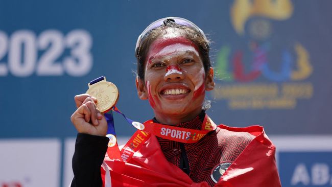 Atlet Marathon Putri indonesia Usai Meraih Medali Emas dalam Sea Games 2023, pict by cnbc