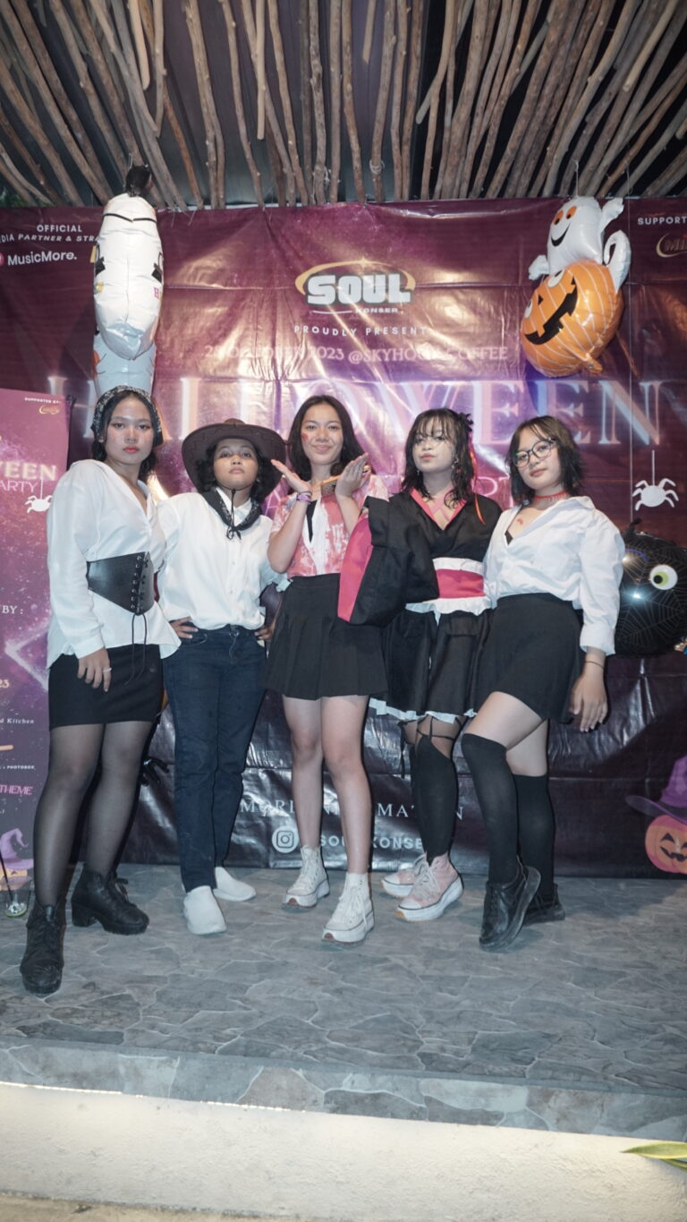 Karaoke Party dengan Kostum yang Penuh Semangat di Soul Konser