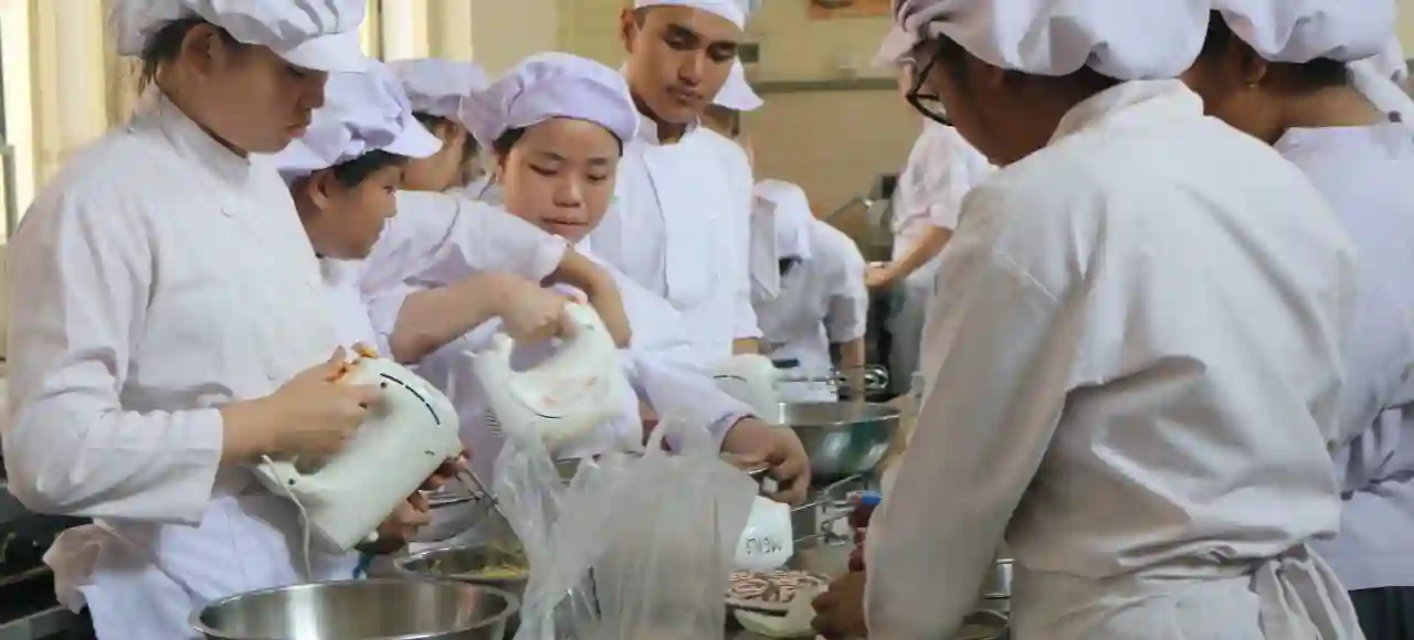 Kamu bingung mau lanjut sekolah kejuruan di mana? Kenalan yuk lebih dalam dengan SMK Santa Maria, di mana banyak jurusan di dalamnya!