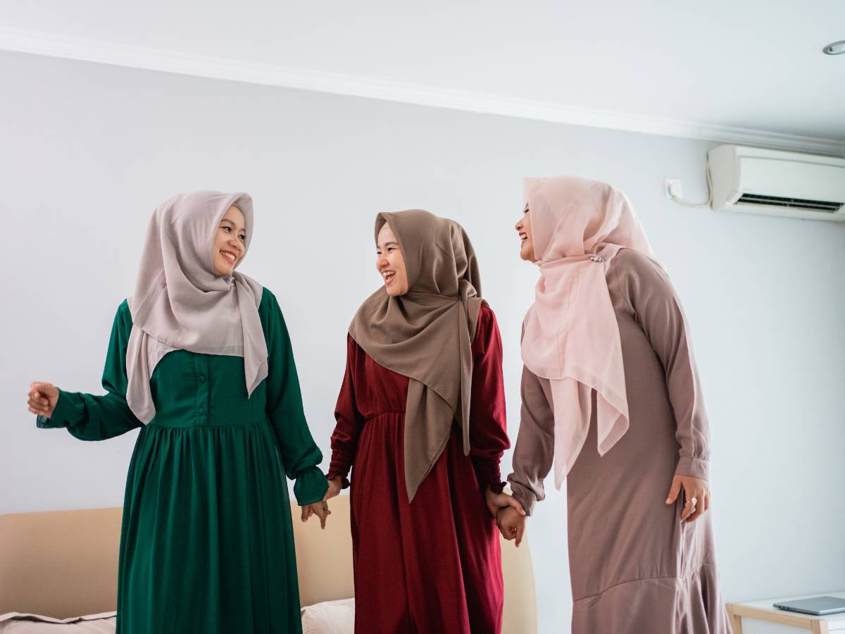 Mau ketemu temen lama, keluarga besar, atau gebetan di bulan Ramadan? Kamu perlu tau rekomendasi outfit contemporary bukber berikut ini!