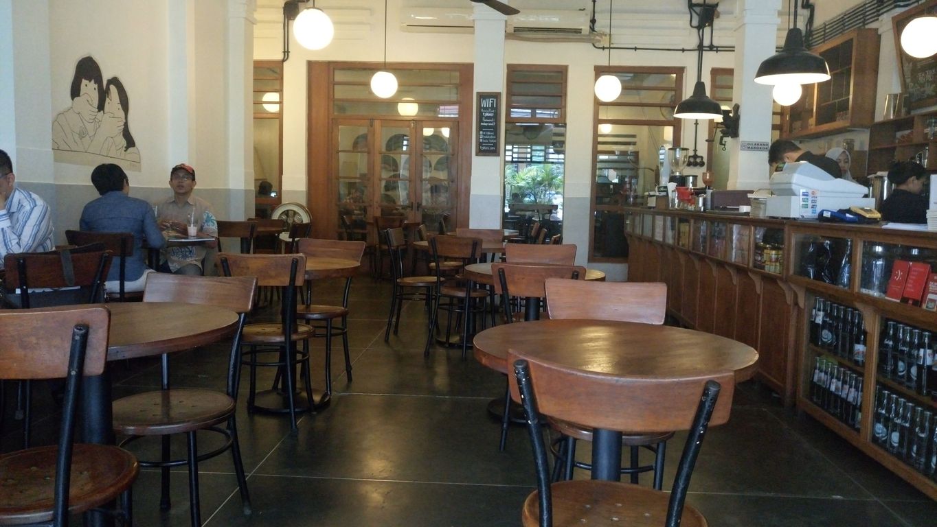 Bosan kerja dari rumah terus? WFC solusinya! Baca rekomendasi 5 Cafe aesthetic di Jakarta yang menunya enak dan cocok buat WFC di sini.