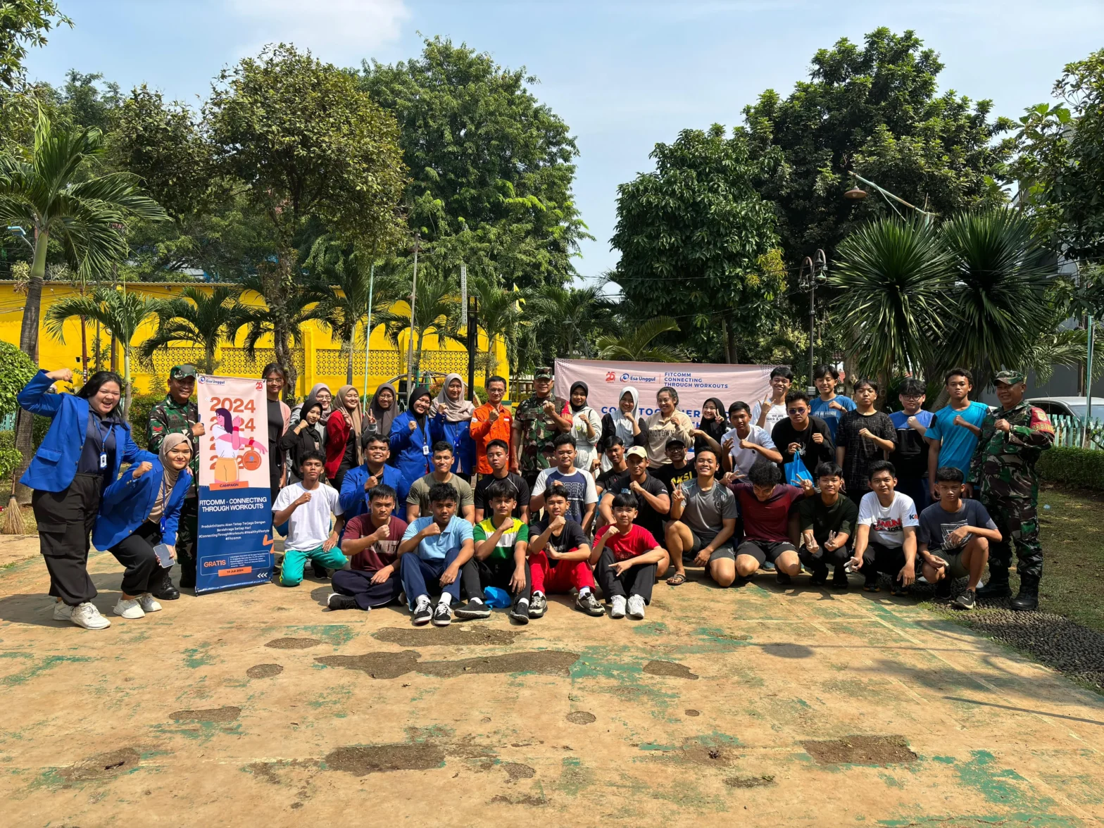 Fitcomm Univ Esa Unggul