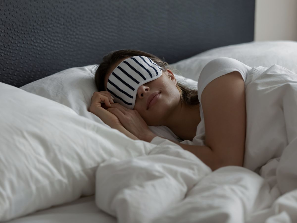 Sleep hygiene umumnya berguna sebagai solusi awal untuk mengatasi gejala insomnia. Apa saja sih yang harus dilakukan? Cek artikel ini!