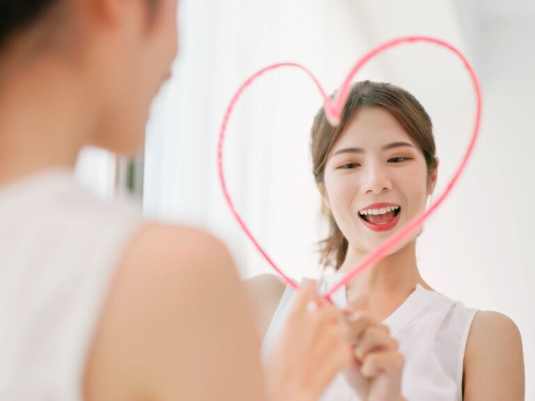 Ternyata belas kasih yang kita terapkan untuk diri kita sendiri atau istilah self compassion punya dampak positif bagi diri sendiri.