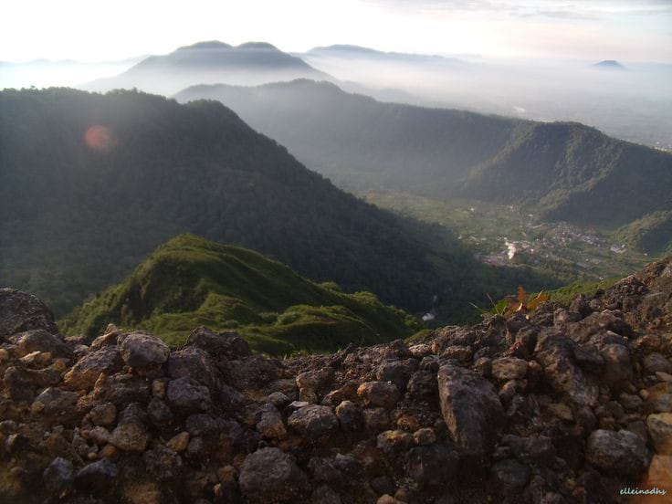 Kita semua paham kalo gunung bukan tempat sembarangan. Niat mau ngedaki Gunung, tapi tanpa izin orangtua. Endingnya jadi begini!