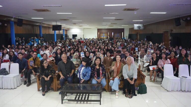 Acara nonton bareng (nobar) film pendek "Laut Bercerita"