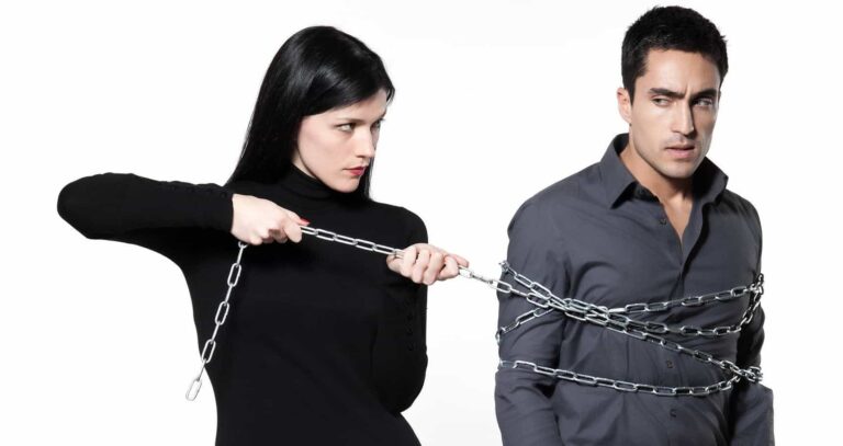 Posesif merupakan salah satu tanda toxic relationship