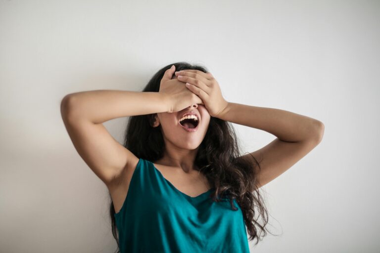 wanita akan frustasi jika dilingkungannya selalu di cap sebagai wanita murahan