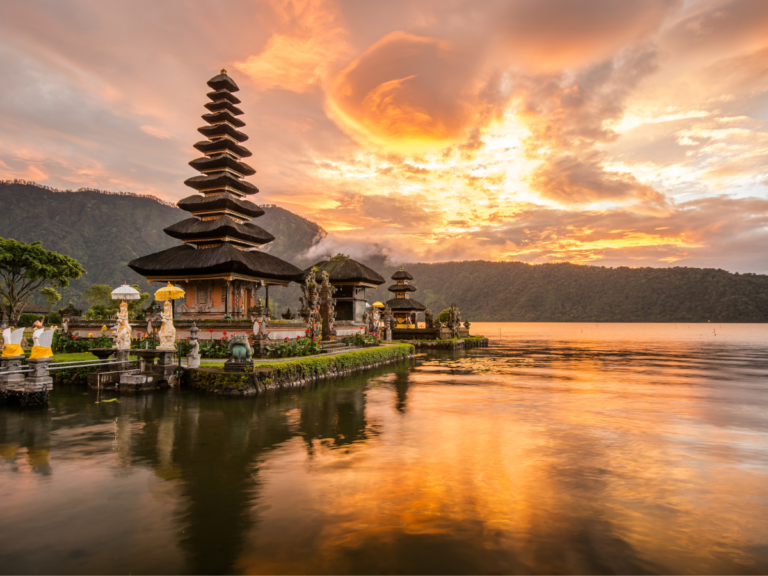 Buat kamu yang tinggal di Bali, mungkin pernah mendengar kisah Leak Bali? Ya, sosok ini tentu menjadi aspek mistis yang terkenal
