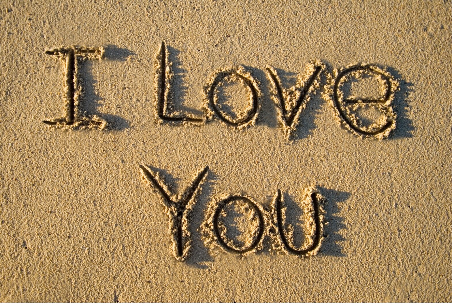 Ada nggak yang bimbang buat ngucapin 'Aku sayang kamu'? Kira-kira kapan sih waktu yang tepat buat ngucapin itu? Yuk kita cari tahu bareng!