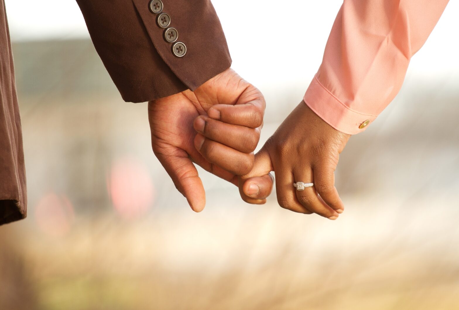 Pilih masa depan atau cinta? Sebenarnya bisa nggak sih kedua hal itu berjalan beriringan? Yuk temuin jawabannya bareng-bareng!"