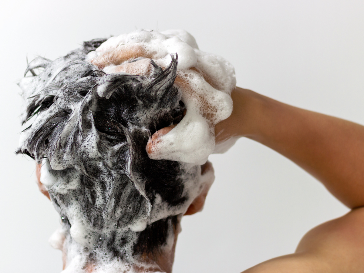 Rambut sehat tanpa sampo itu mungkin dengan perawatan alami.