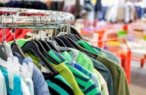 Tren Vintage Thrifting: Kenapa Baju Bekas Jadi Favorit Remaja?