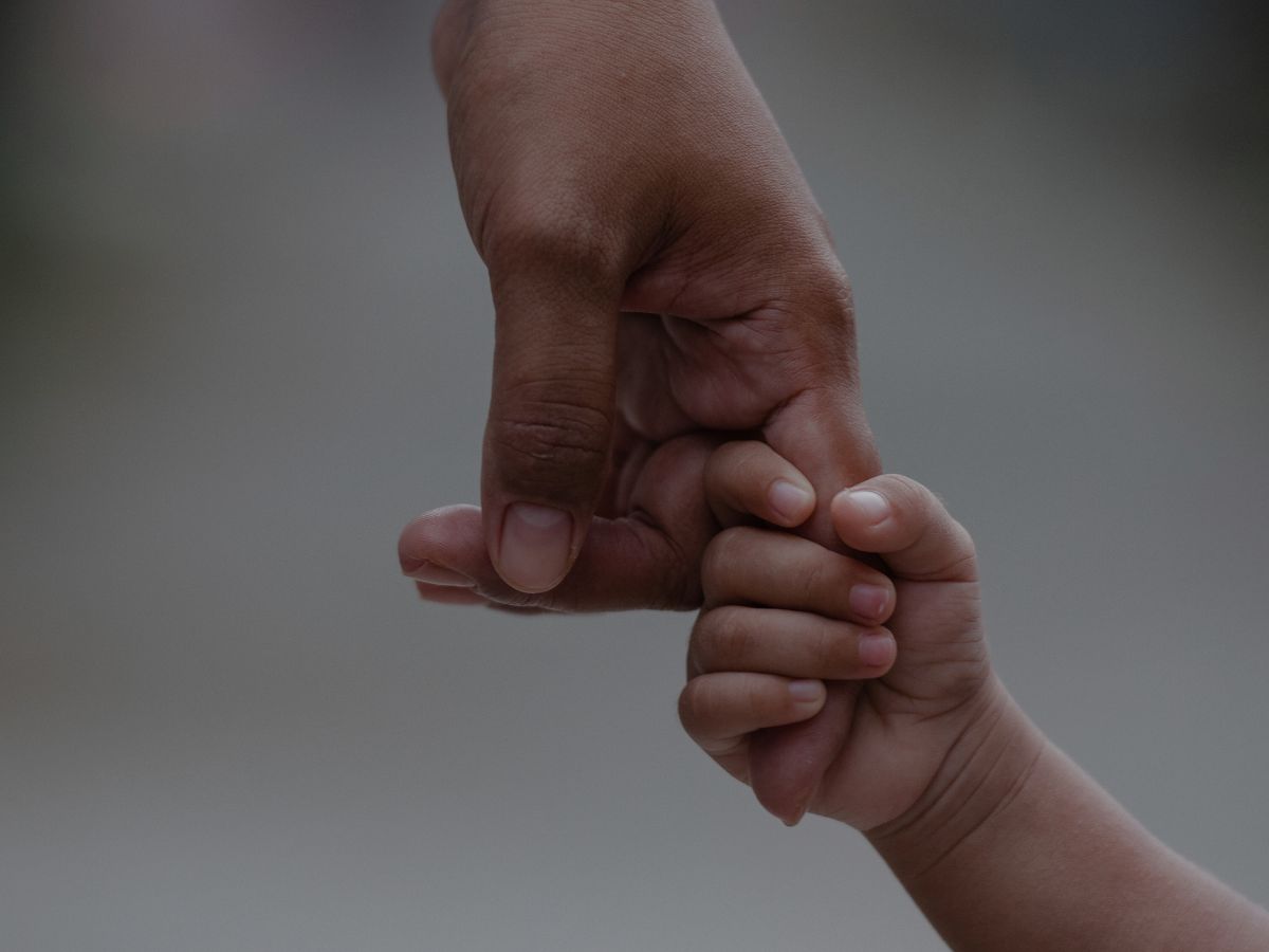 Mama, ibu, bunda, sosok yang mengasihi kita walapun kadang kita kerap salah memahami bentuk kasihnya. Persembahkan puisi ini untuknya