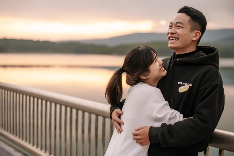 Pacaran saat puasa jadi salah satu topik hangat. Apakah pacaran langsung membatalkan puasa? Jawabannya, yuk simak bareng!