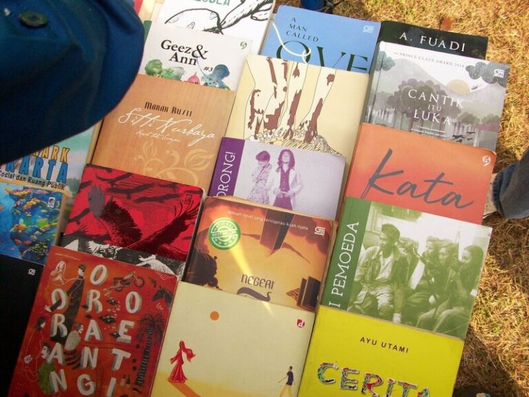 Mat, seorang anak yang tidak bisa melanjutkan sekolah karena uang. Bagaimana usahanya mengejar mimpi? Baca di cerpen "MATinya Pendidikan".