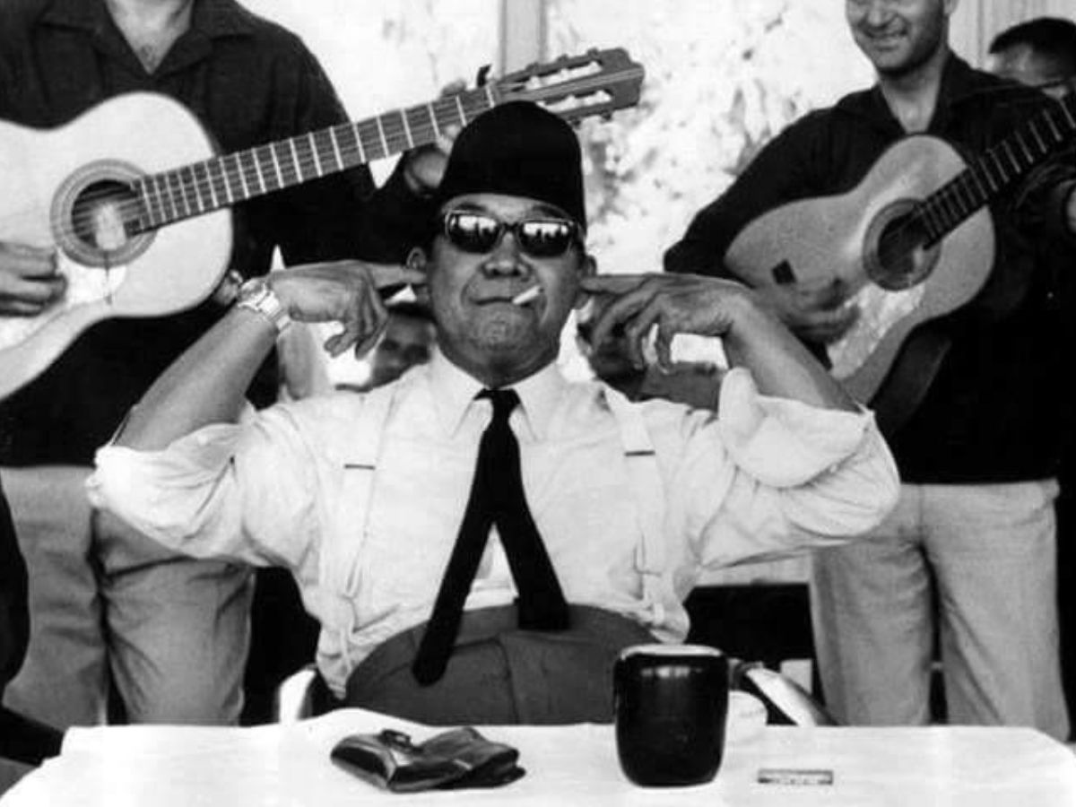 Temukan kisah misterius merpati pos Bung Karno yang diduga membawa pesan rahasia keseluruh Nusantara. Mitos atau fakta tersembunyi?