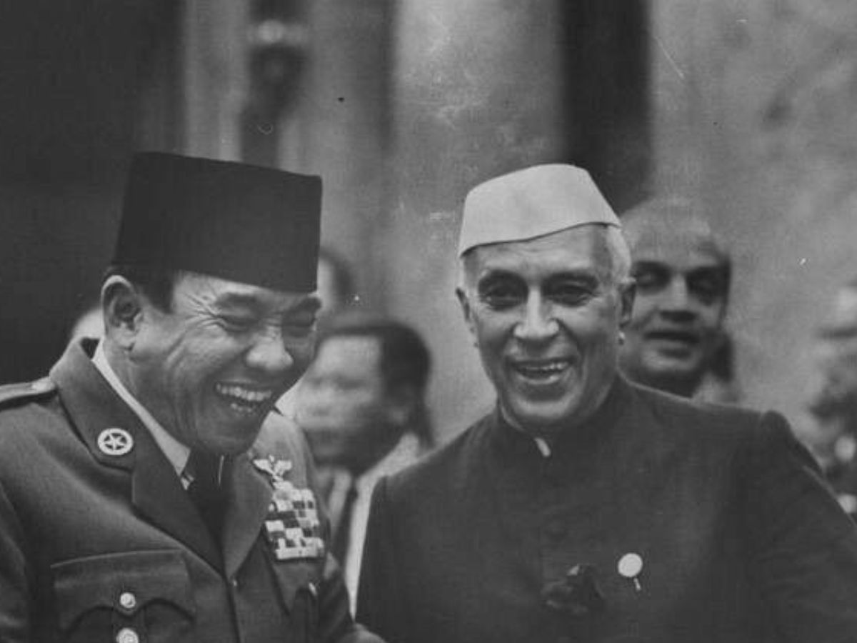 Nehru adalah tokoh penting dalam perjuangan kemerdekaan India dari Inggris. Perannya mencerminkan semangat nasionalisme rakyat India!