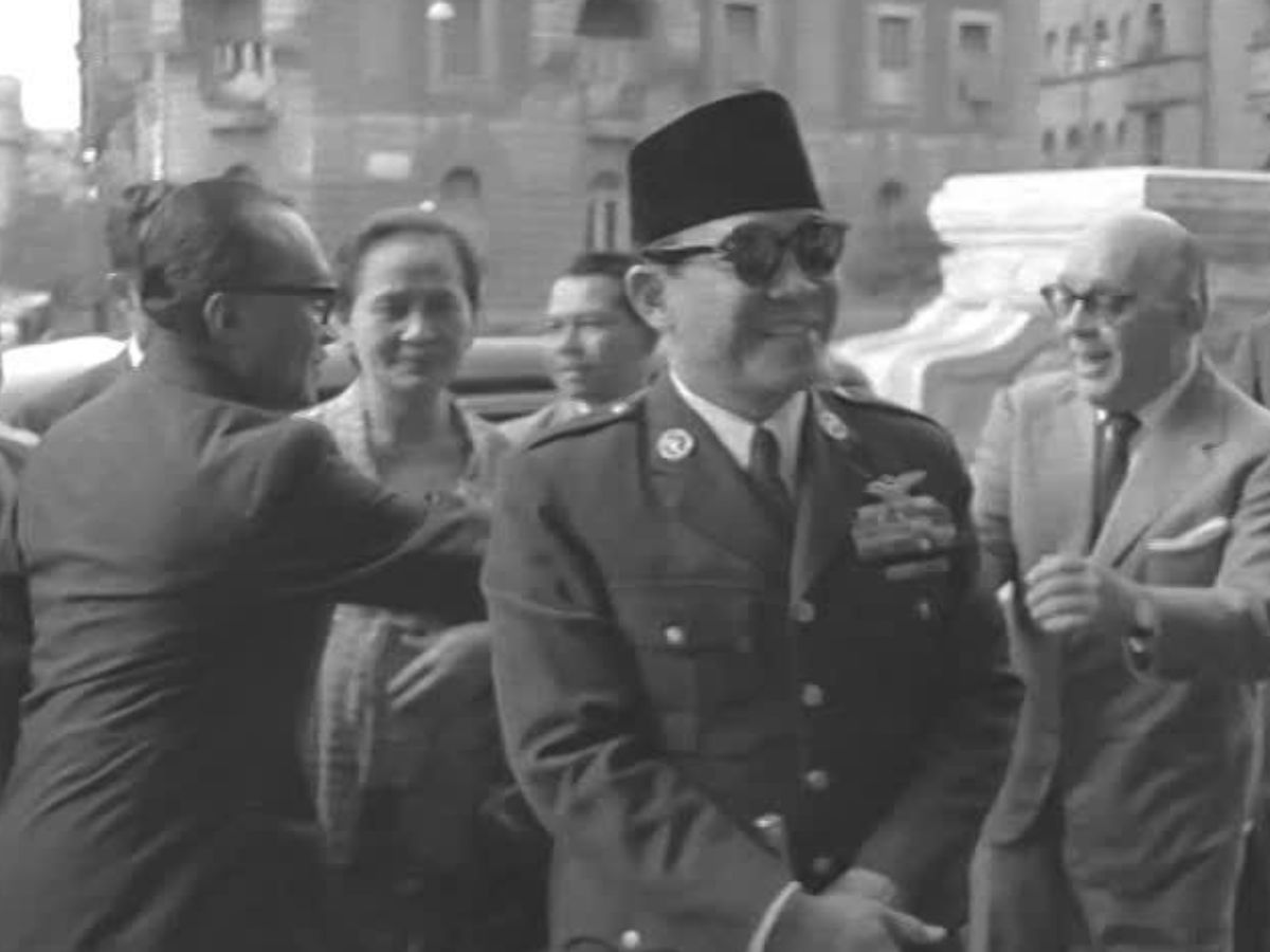 Temukan kisah misterius merpati pos Bung Karno yang diduga membawa pesan rahasia keseluruh Nusantara. Mitos atau fakta tersembunyi?