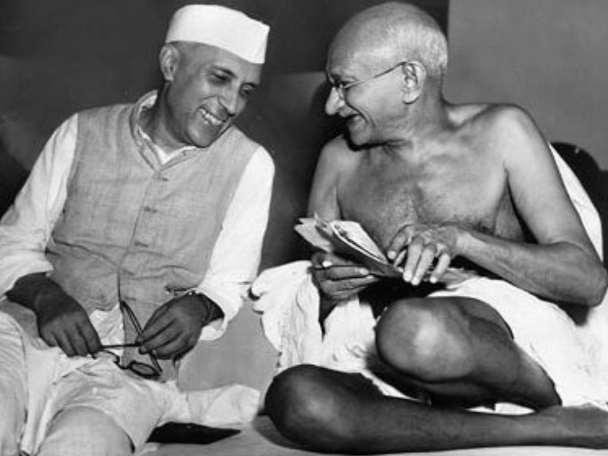 Nehru adalah tokoh penting dalam perjuangan kemerdekaan India dari Inggris. Perannya mencerminkan semangat nasionalisme rakyat India!
