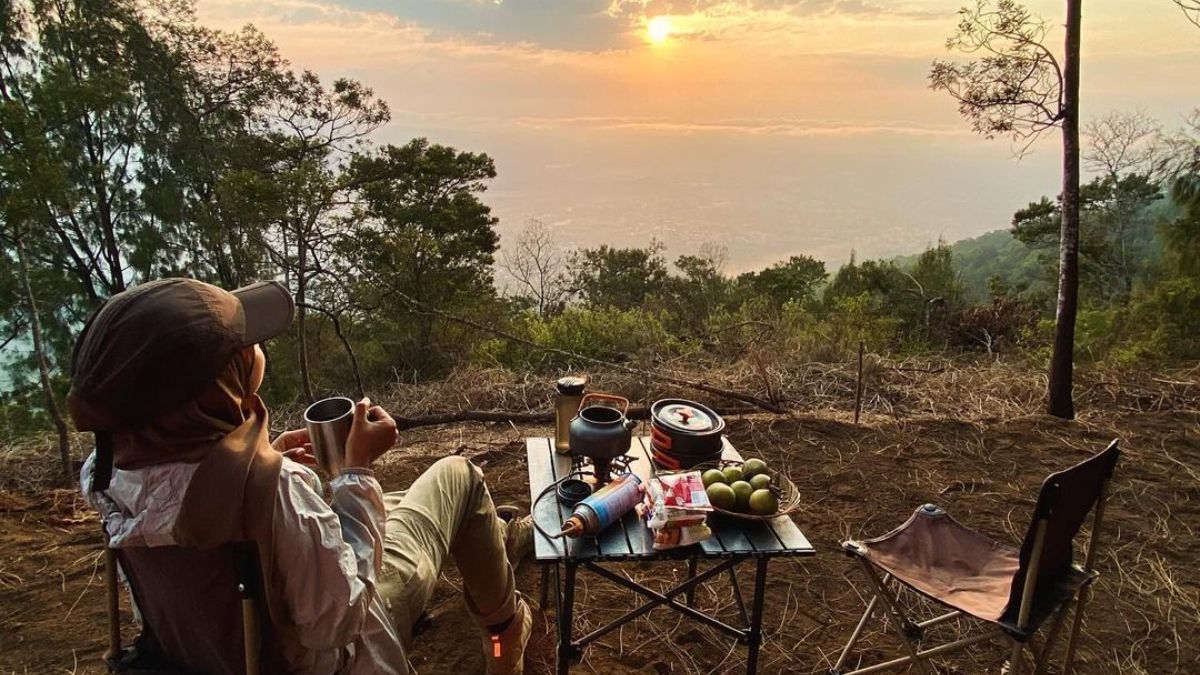 Kamu pertama kali mendaki gunung? Yuk, mulai petualangan hebatmu dengan rekomendasi gunung-gunung berikut ini!